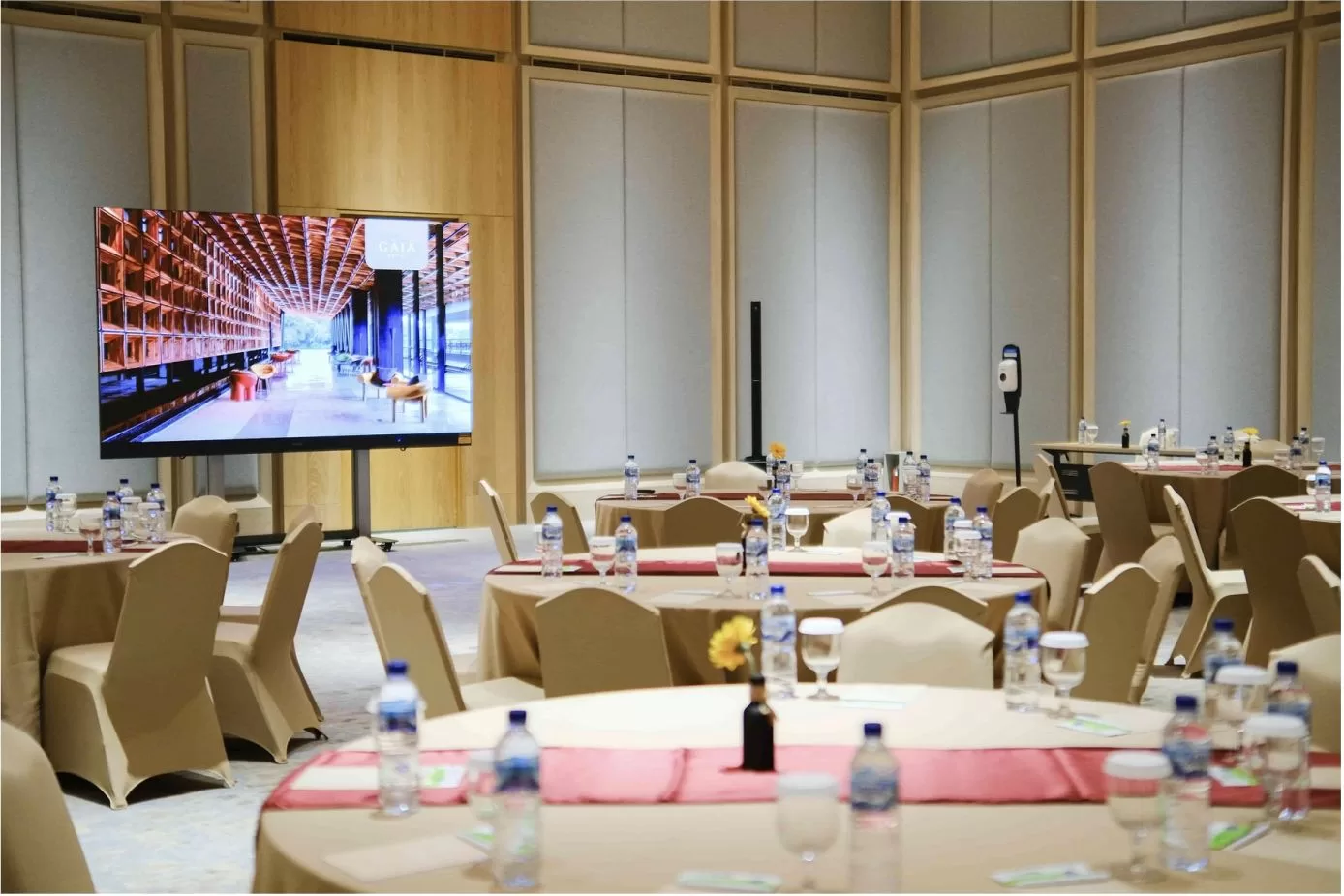 The Gaia Hotel Bandung Offers Luxurious Event Spaces with ViewSonic’s Foldable 135” LED Display Solution Kit