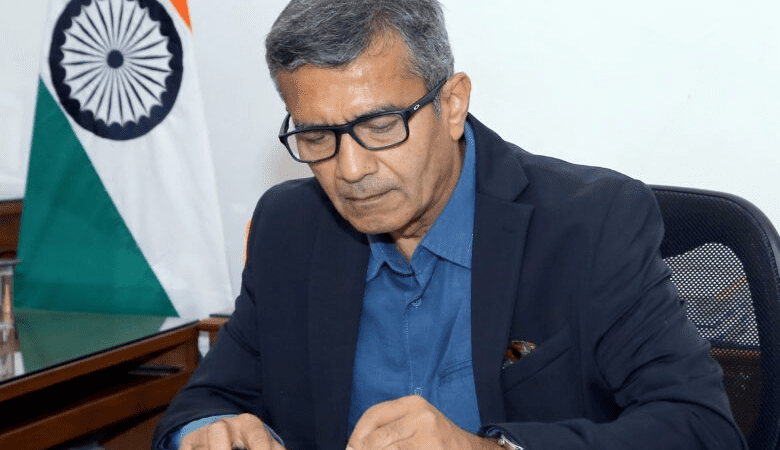 Shri Rajesh Kumar Singh assumes the office of Defence Secretary