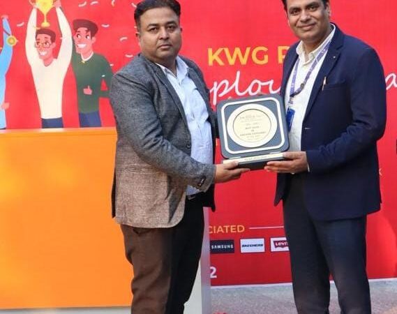 KW Delhi-6 Mall facilitates retailers in the mall in an award ceremony on retailers day