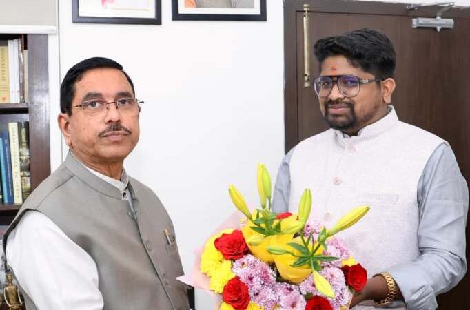​Dr. Bhargav Mallappa Congratulates Shri Prahlad Joshi on His Appointment as Union Minister of Education
